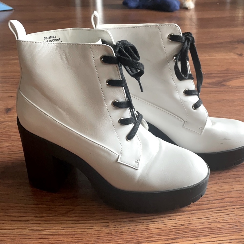 Worn once White lug sole boots 🖤